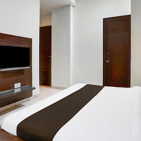 Hotel Super Collection O Railway Station Road Near Clock Tower Ludhiana Zewnętrze zdjęcie