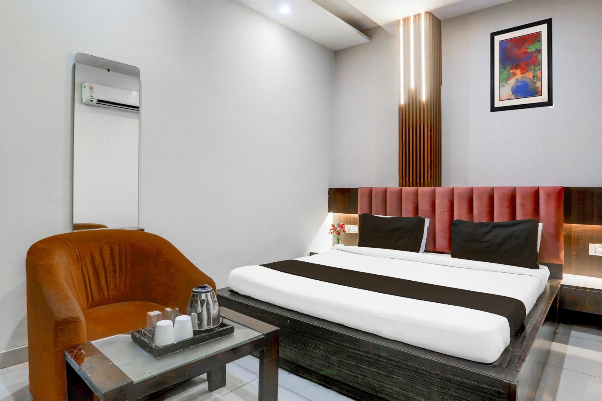 Hotel Super Collection O Railway Station Road Near Clock Tower Ludhiana Zewnętrze zdjęcie
