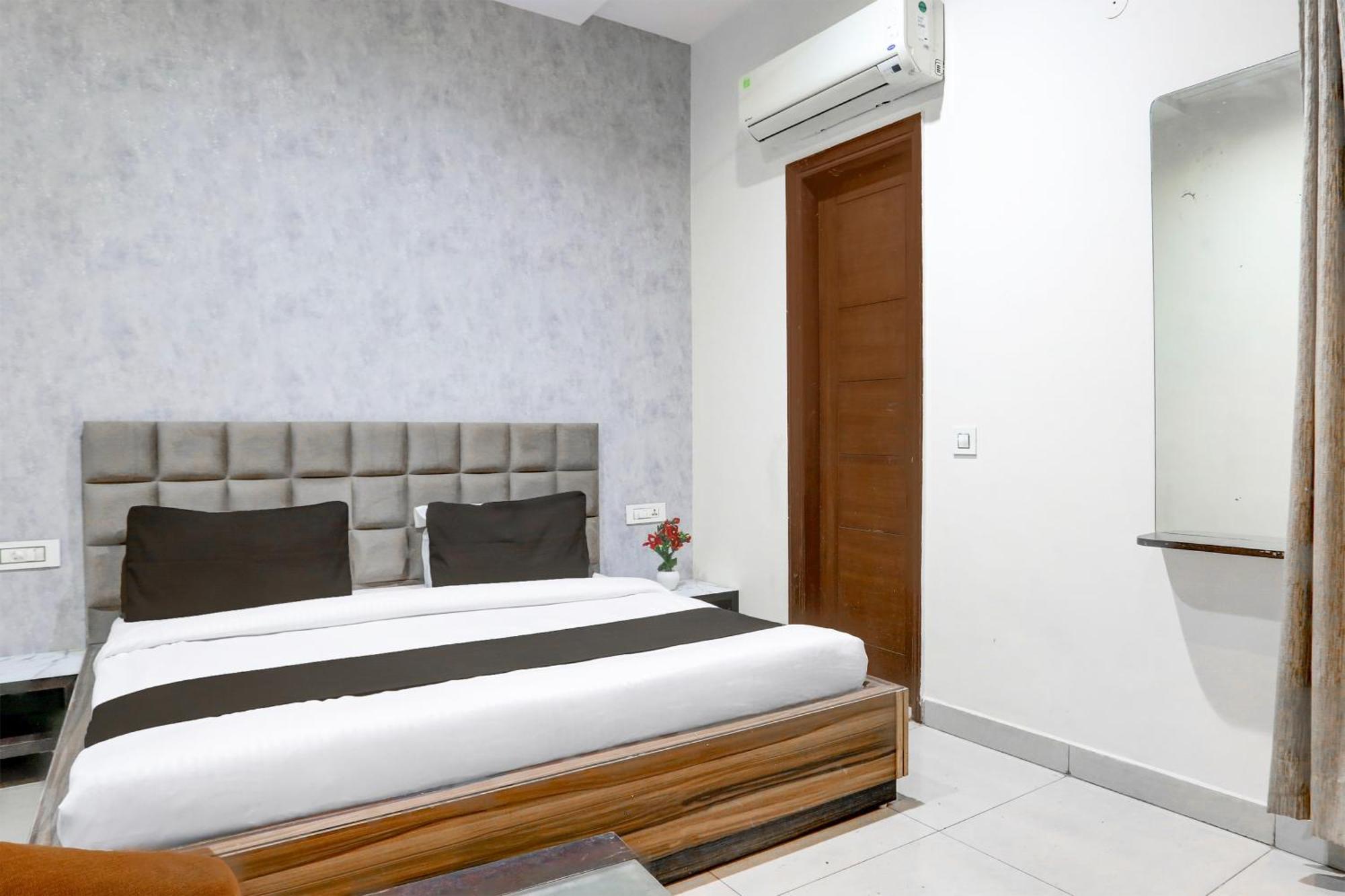 Hotel Super Collection O Railway Station Road Near Clock Tower Ludhiana Zewnętrze zdjęcie